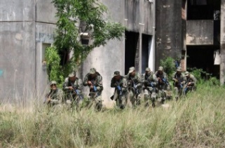 BCFE of Paraguay: Soldiers from Paraguay's Joint Special Forces Battalion practice military drills. (Photo: Paraguayan Armed Forces General Command)