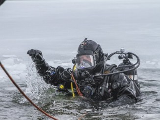 Green Beret Conducts Ice Diving Training