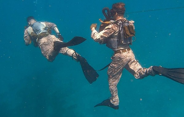 Marines Diving in Aruba