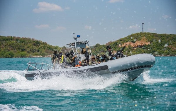 SEALs and Thai Navy Train