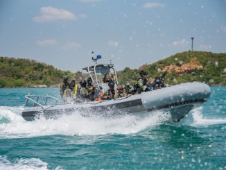 SEALs and Thai Navy Train