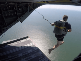 1-75th Ranger jumps from a Chinook helicopter performing a water jump off coast of Georgia in July 2016 (DVIDS).